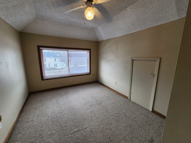 Building Photo - 604 W Seerley Blvd