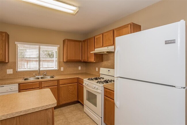 Building Photo - 1127 Laurel Chase Tr