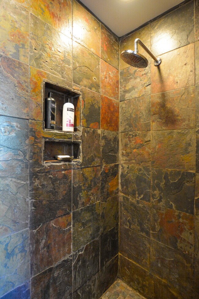 Building Photo - Fully Furnished Home in Downtown Charleston