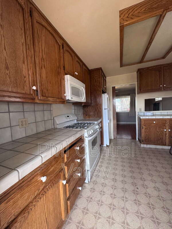 Building Photo - 340 Sperry Ave