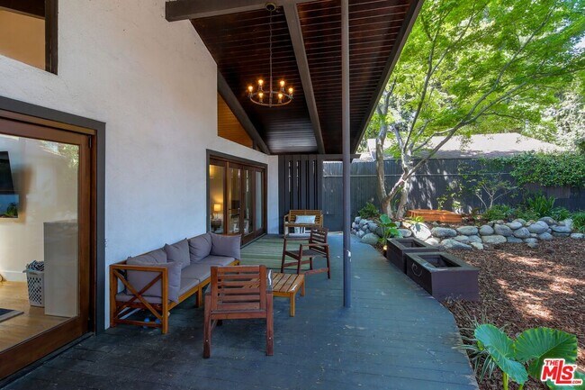 Building Photo - 5122 Hermosa Ave