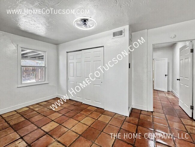 Building Photo - 4566 E Seneca St