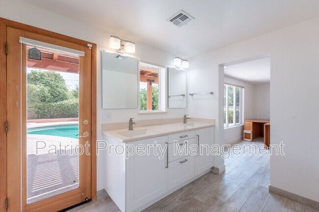 Building Photo - 7024 E Orange Blossom Ln