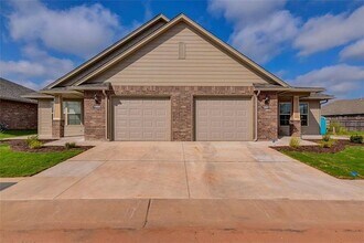 Building Photo - 13809 Sandringham Dr