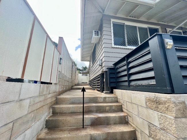 Building Photo - 1279 Manulani St