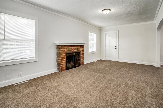 Building Photo - 6210 Agnes Ave