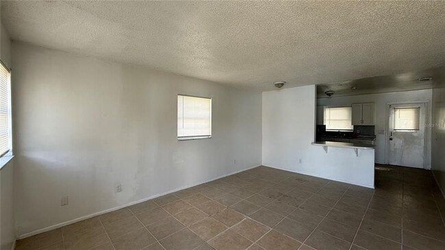 Building Photo - 325 W Pierce St