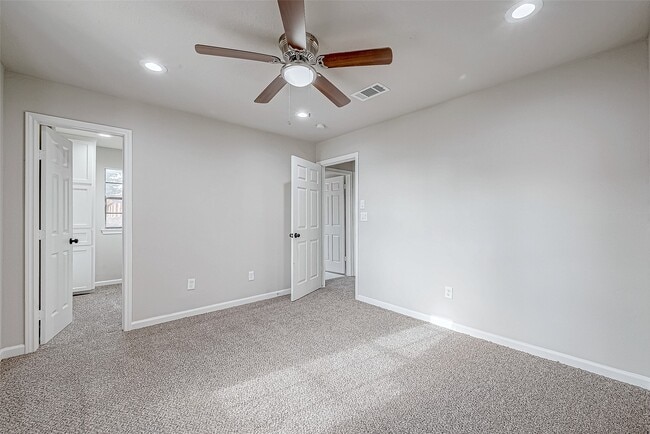 Building Photo - 3102 Glenn Lakes Ln