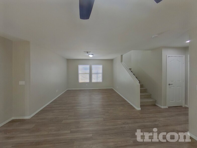 Building Photo - 40268 W Helen Ct