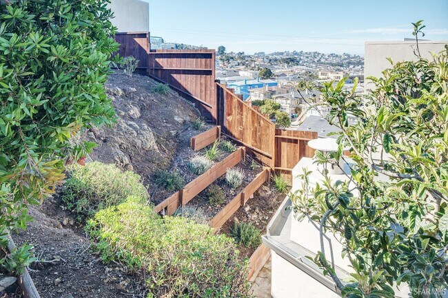 Building Photo - 97 Canyon Dr