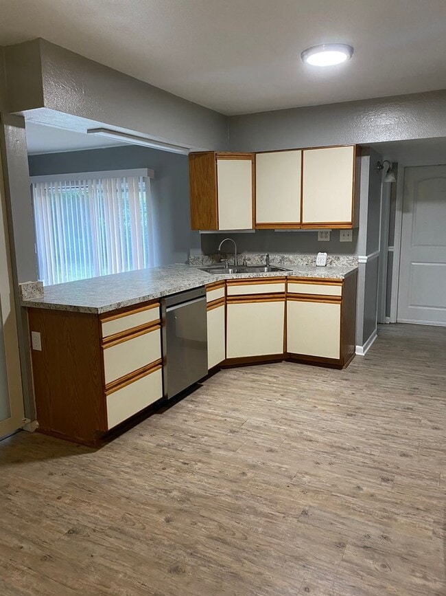 Building Photo - Intown Home