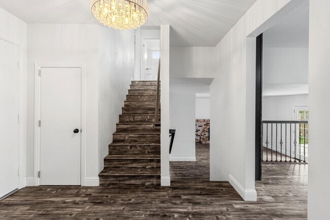 Building Photo - 7085 Valley Forge Dr