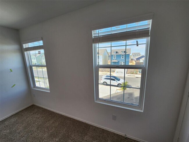 Building Photo - 320 Mica Trl