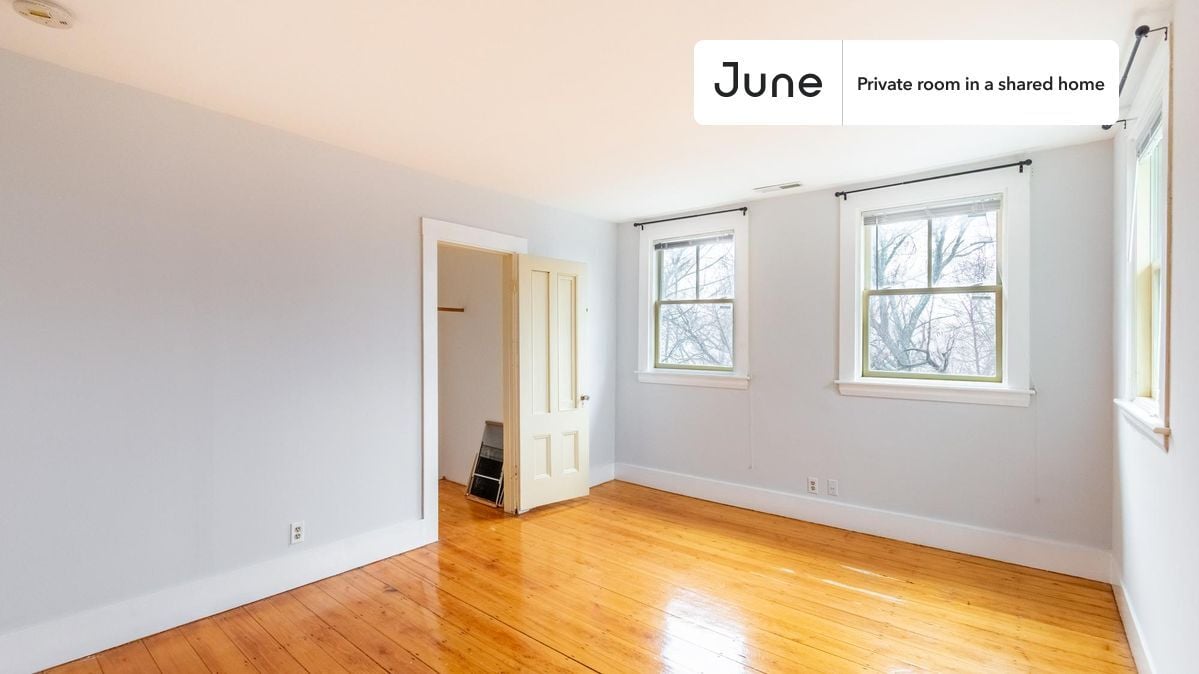 Building Photo - Room in Shared 5 bed/2.5 bath home in Newton Corner
