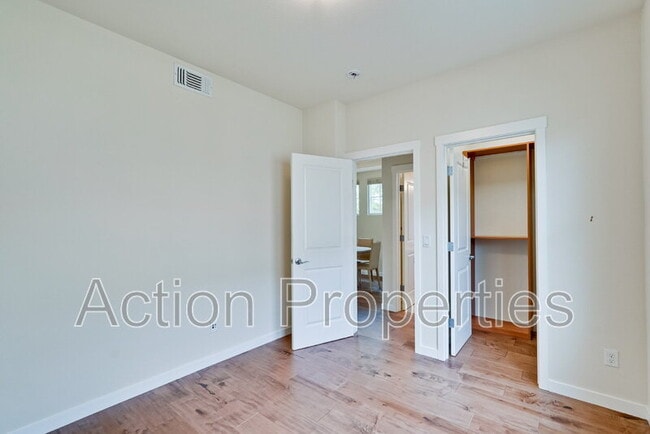 Building Photo - 291 Geary Way