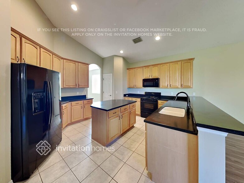 Building Photo - 12122 Aster Ave