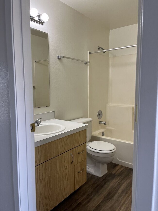 Building Photo - 1408 N Raymond St