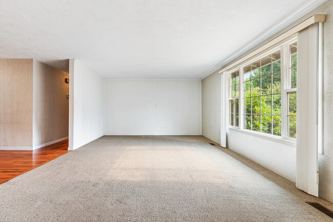 Building Photo - 475 Sutter Ave