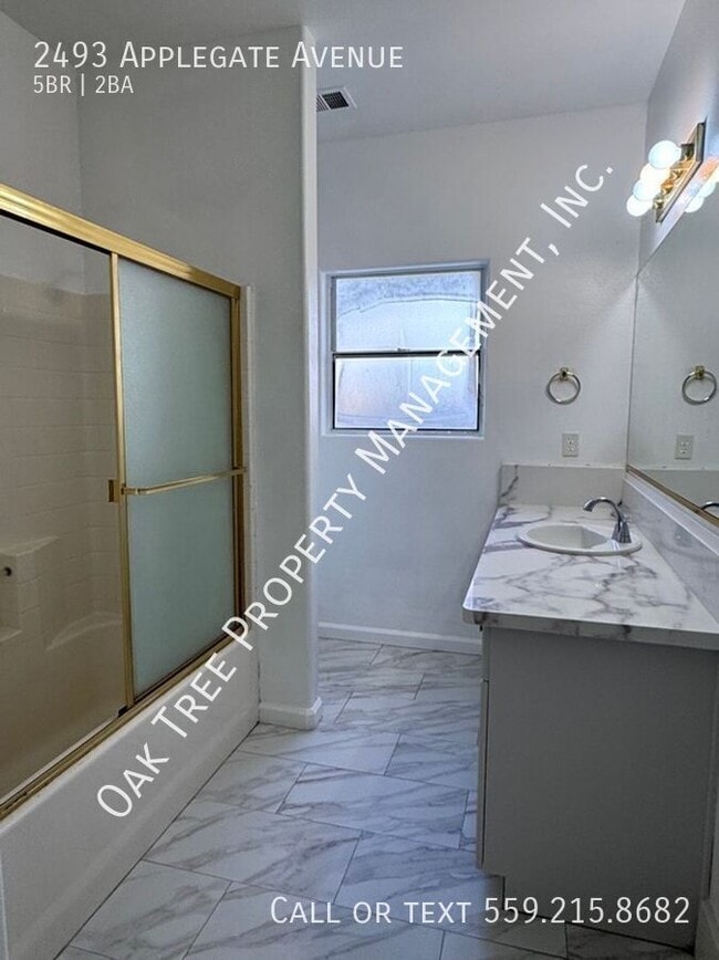 Building Photo - 2493 Applegate Ave