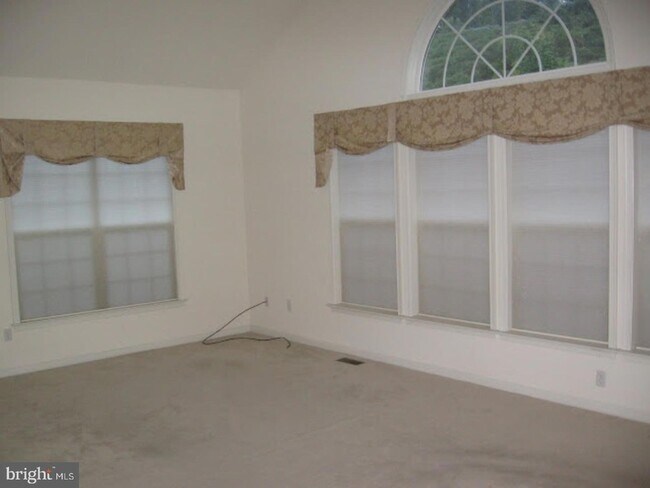 Building Photo - 218 Silverbell Ct