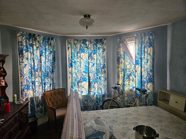 Building Photo - 2424 Broadway St