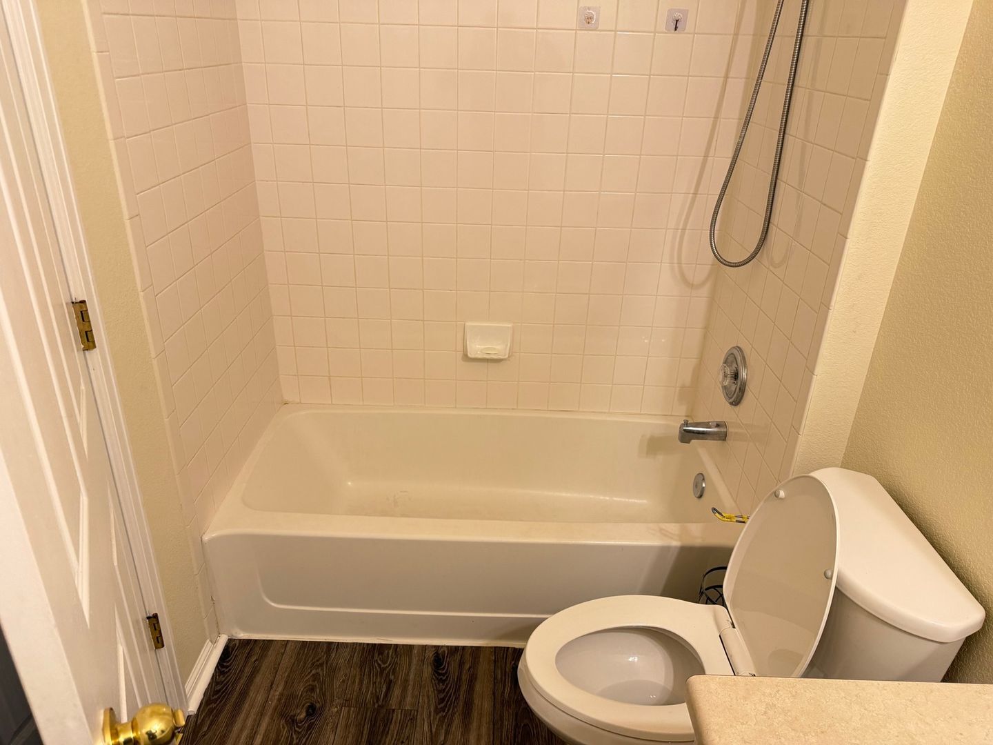 Building Photo - 14343 E 1st Dr