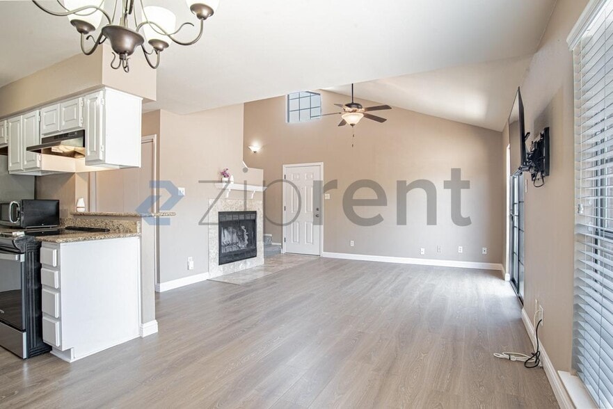 Building Photo - Unit A