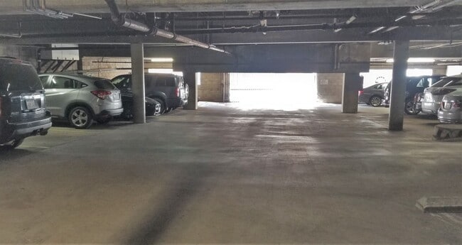 Building Photo - Luxurious 2 Bedroom, 2 Bath Condo in the Heart of Prime Hollywood