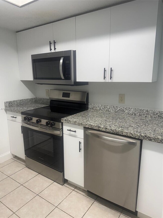 Building Photo - 5065 Wiles Rd