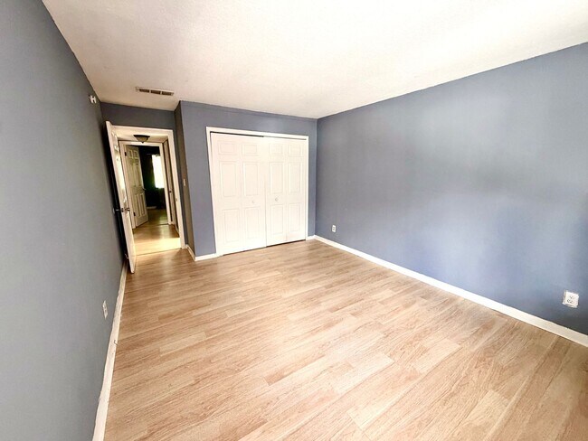 Building Photo - 2203 Silver Pines Pl