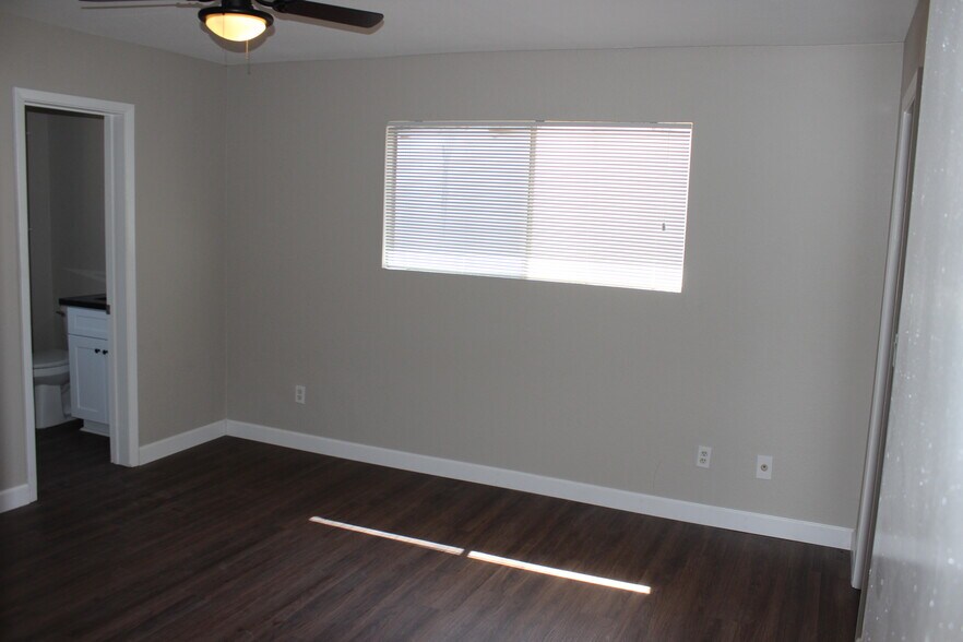 Primary Bedroom - 819 E Fountain St