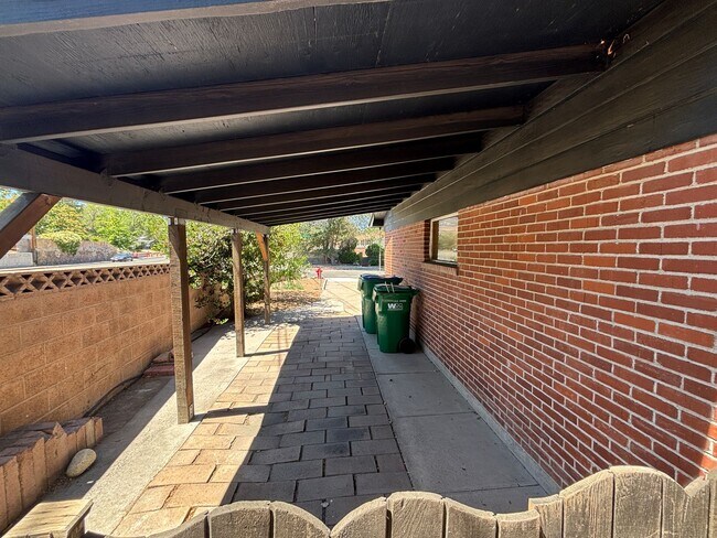 Building Photo - Charming Single Family Home in Old Southwe...