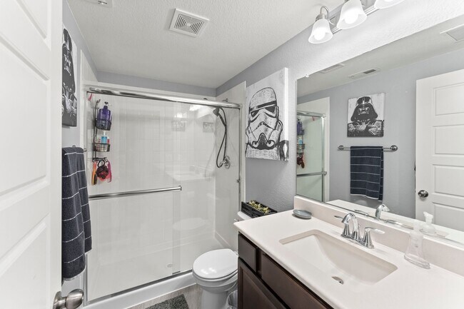 Building Photo - Beautiful 5-Bedroom, 4-Bathroom Home with ...