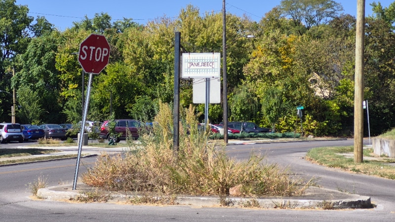 Building Photo - 912 Riverview Terrace