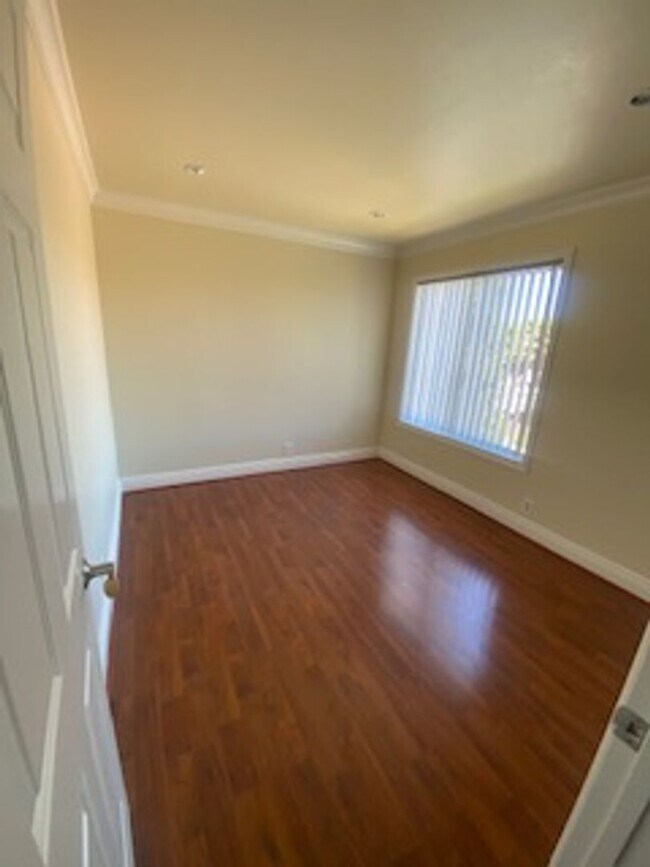 Building Photo - 4 Bedroom, 2.5 Bathrooms