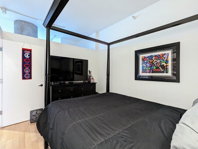 Building Photo - 860 W Blackhawk St