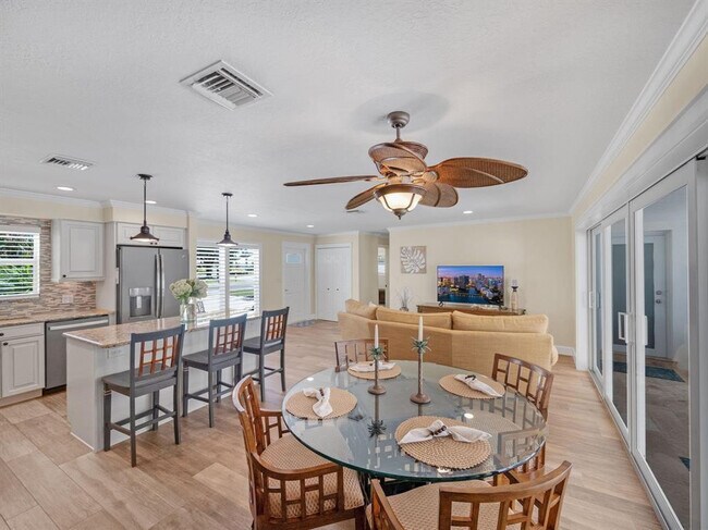 Building Photo - 2250 NE 35th St