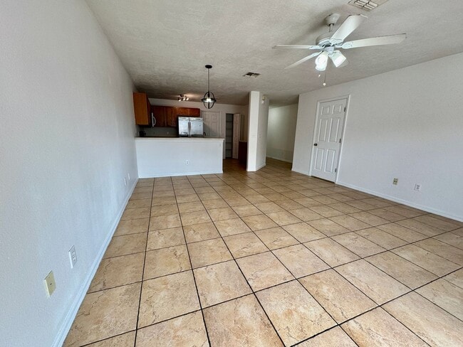 Building Photo - 12644 Somerset Oaks St