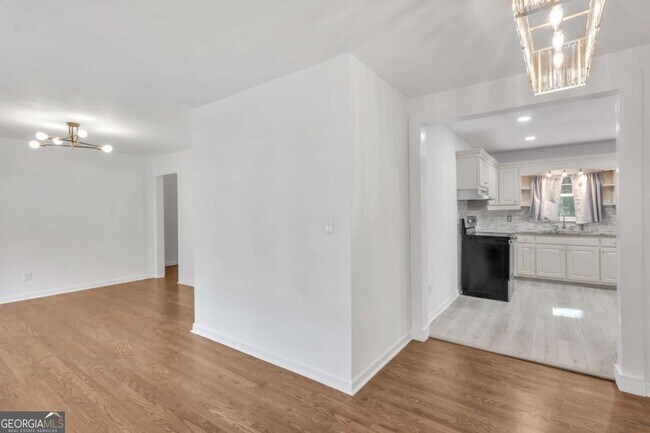 Building Photo - 2773 Fairlane Dr SE