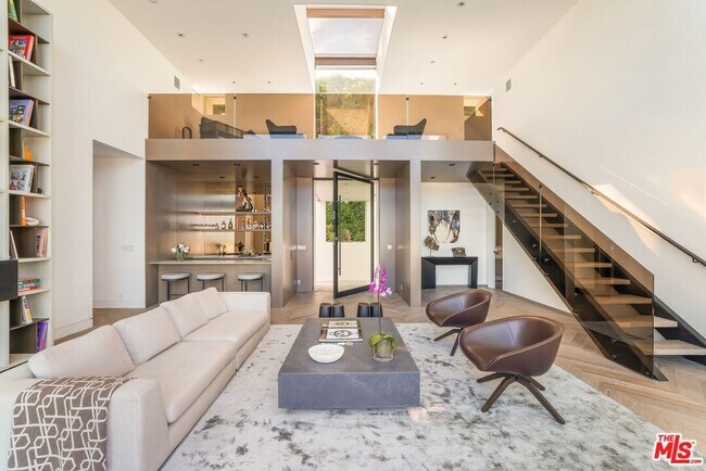 Building Photo - 9405 Sierra Mar Pl