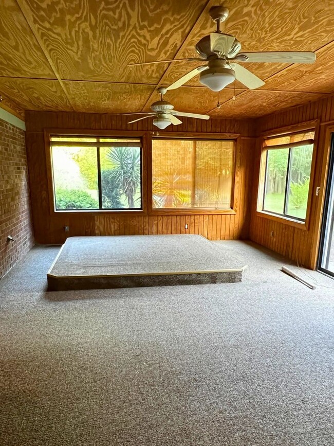 Building Photo - Charming 3-Bedroom Home on 2 Acres – Lands...