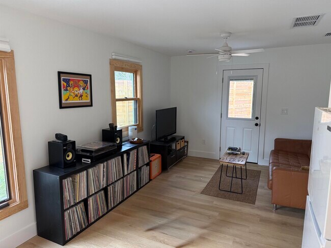 Building Photo - 381 Fortuna Ave