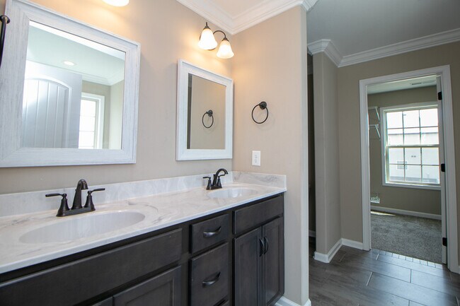 Building Photo - 502 Low Country Ct