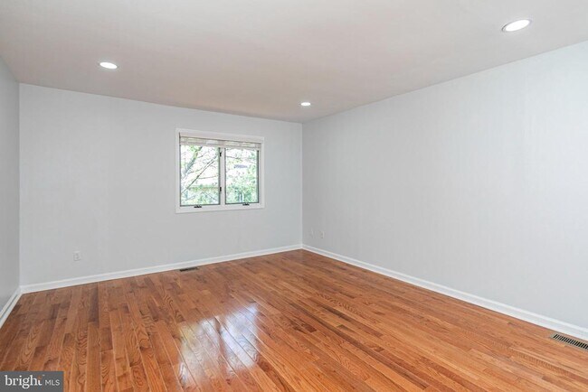 Building Photo - 7 Exeter Ct