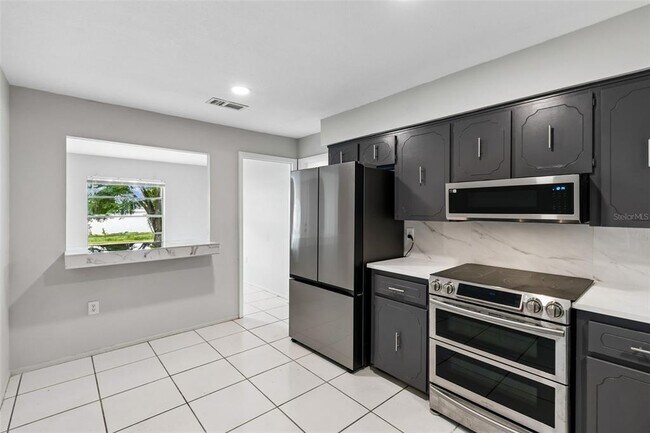 Building Photo - 400 E Silver Star Rd