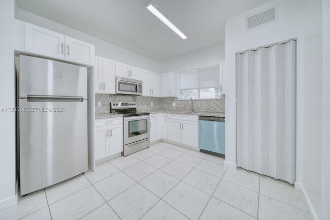 Building Photo - 14885 NE 7th Ave