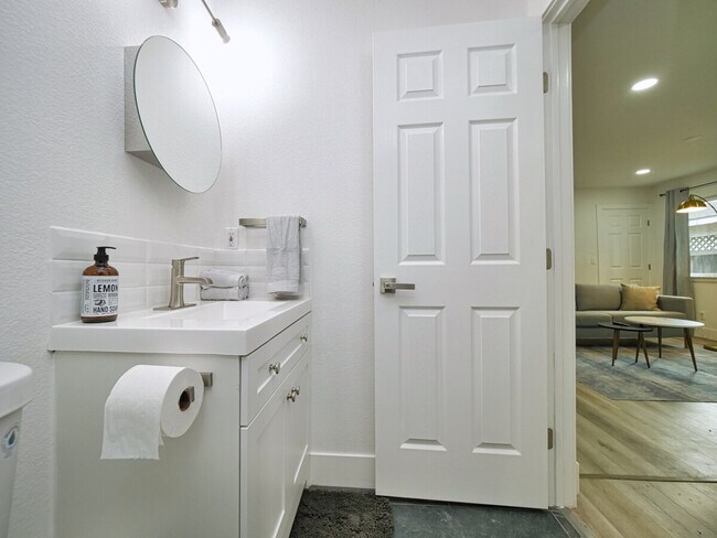 Building Photo - 1364 Sylvia Dr