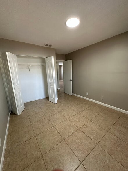 Building Photo - 4833 Serafica Dr