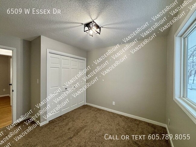 Building Photo - 6509 W Essex Dr