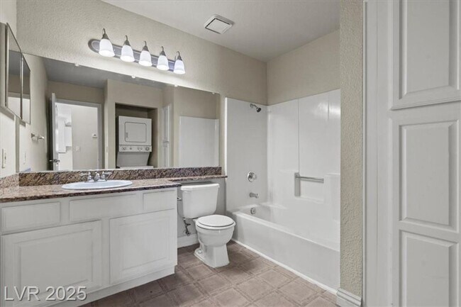 Building Photo - Centrally located 2 bedroom condo